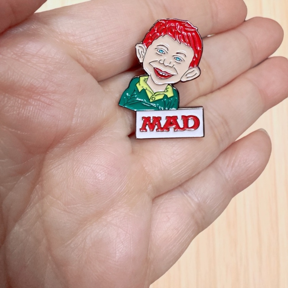 New! Alfred E. Neuman Mad Magazine Mascot Character Enamel Pin